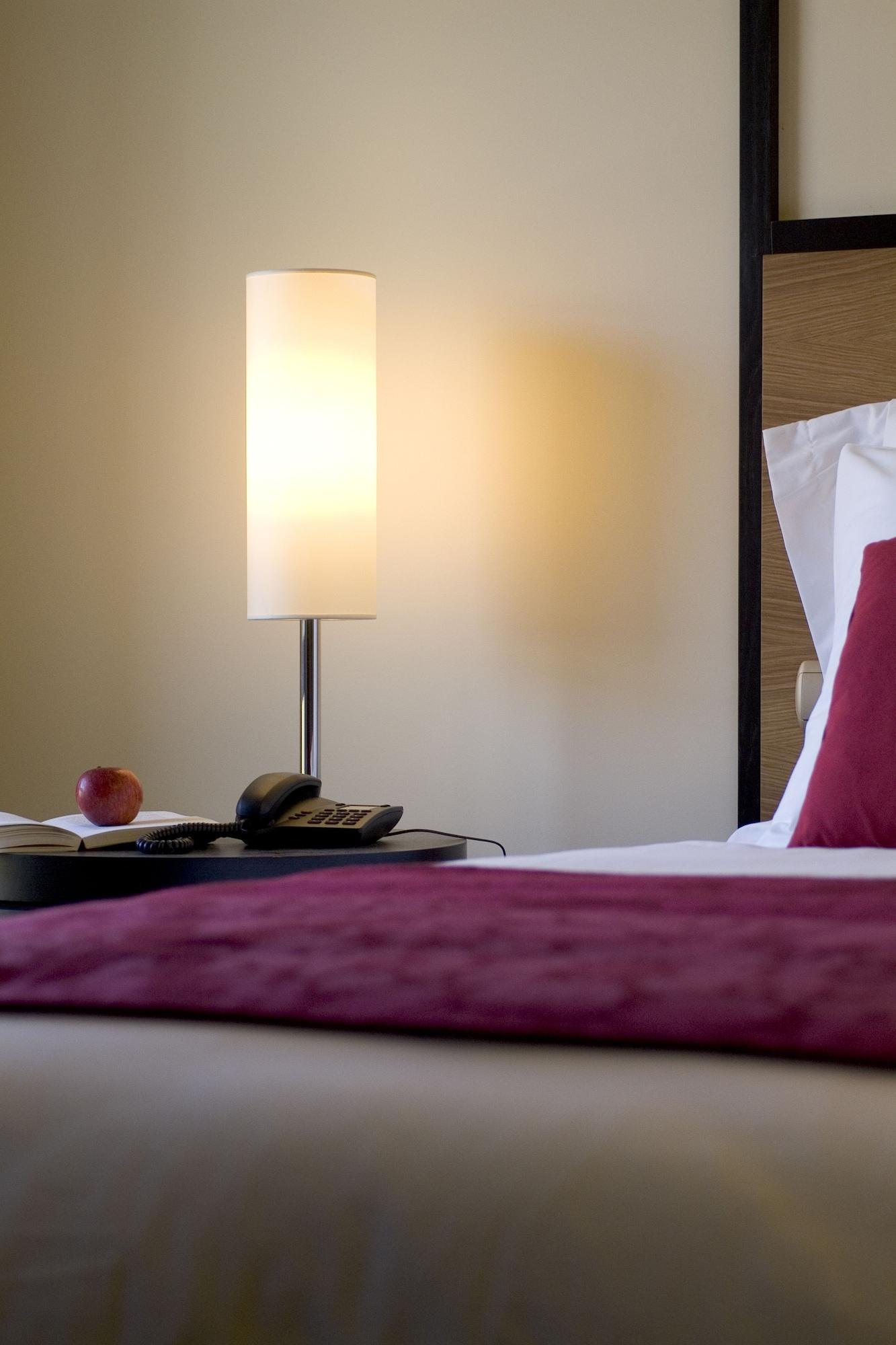 Pestana Casino Park Hotel&Casino Funchal  Bagian luar foto A lamp on a bedside table