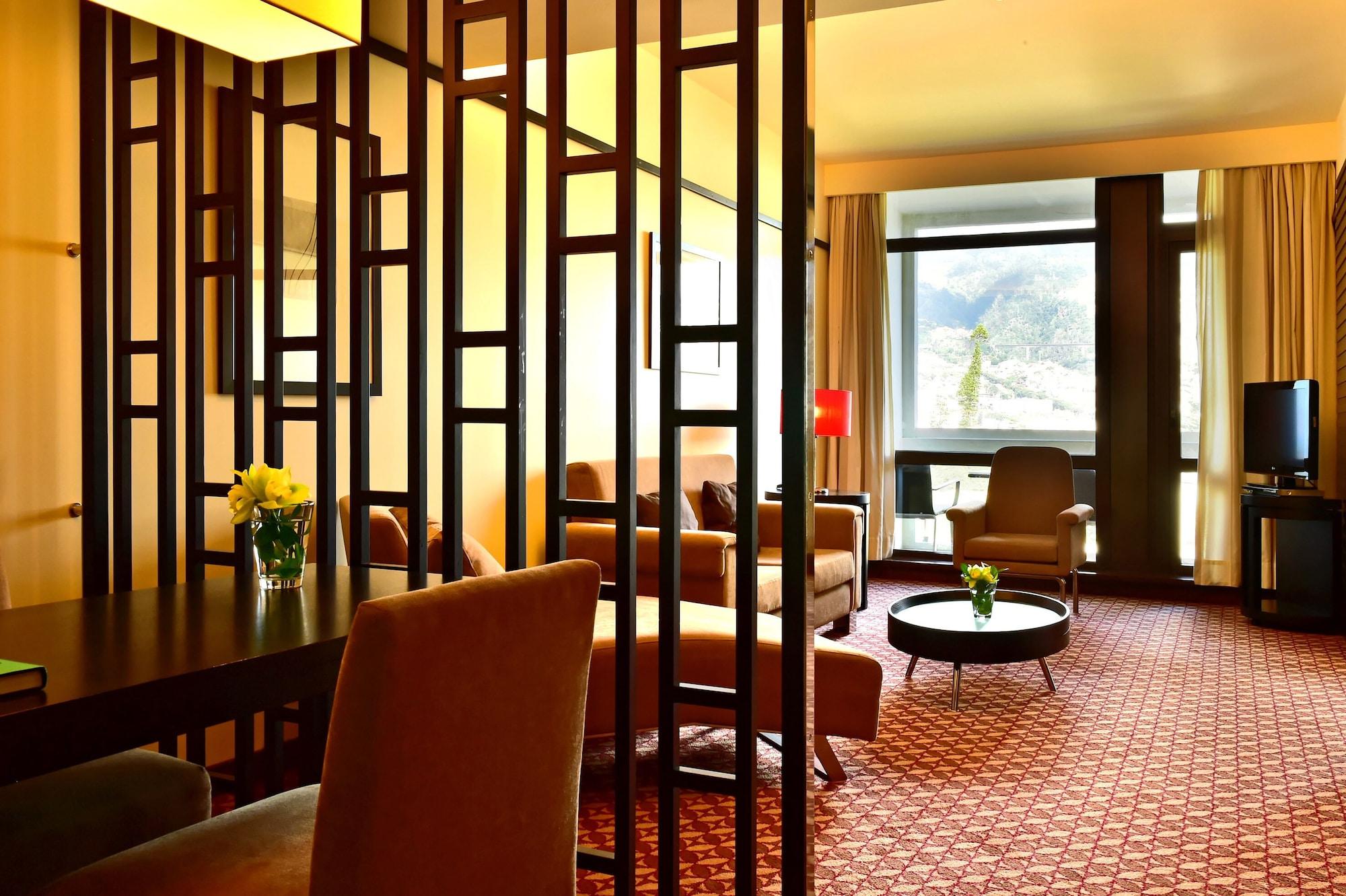 Pestana Casino Park Hotel&Casino Funchal  Bagian luar foto A suite at the InterContinental Hotel, Innsbruck