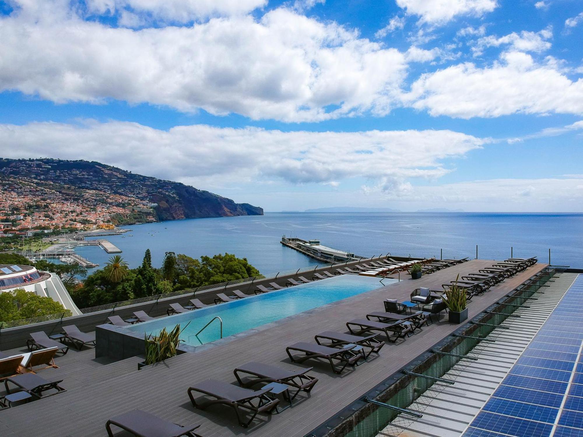 Pestana Casino Park Hotel&Casino Funchal  Bagian luar foto The pool at the hotel